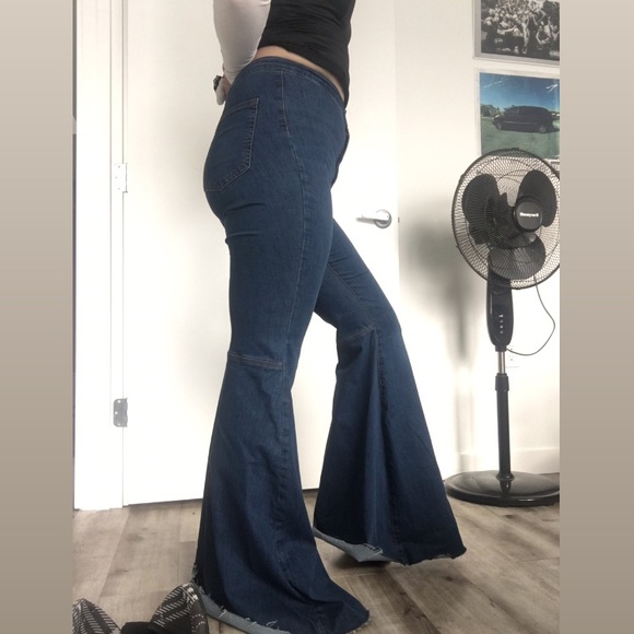 Free People Bell Bottom Jeans - Picture 2 of 4